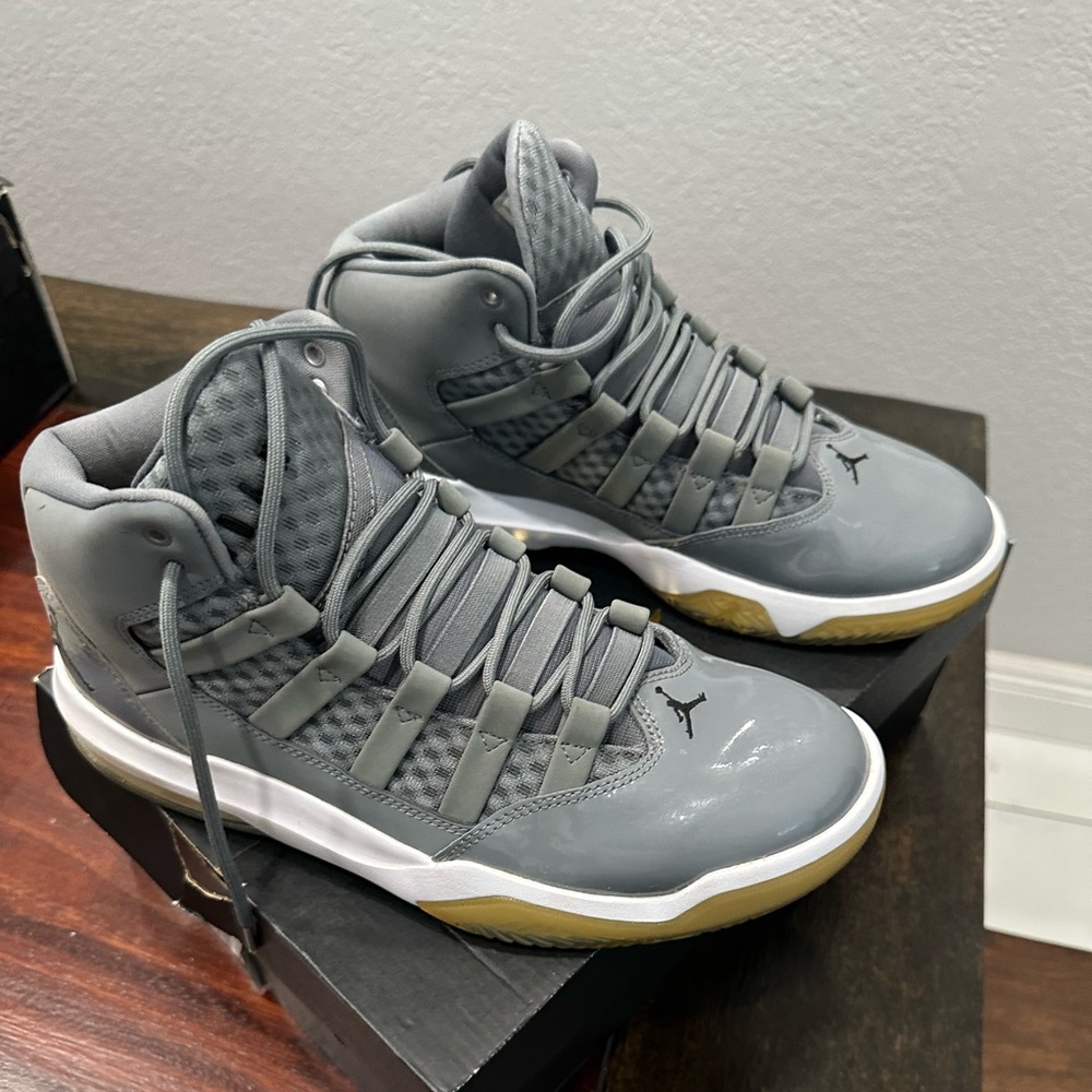 Nike Jordan Max Aura  AQ9084-010  Gray/ Black White  Men's Basketball Shoes